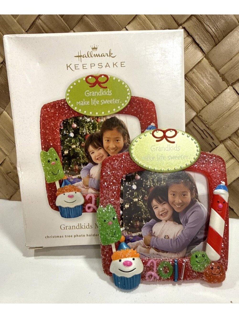 New 2011 Hallmark Keepsake Christmas Ornament Grandkids Make Life Sweeter Frame